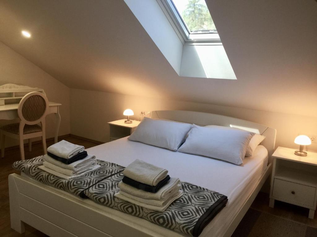 Postel nebo postele na pokoji v ubytování Rooms Garden