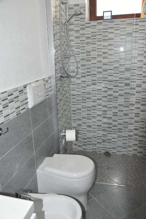 A bathroom at Domus Carlotta Apartment with sea view Villasimius