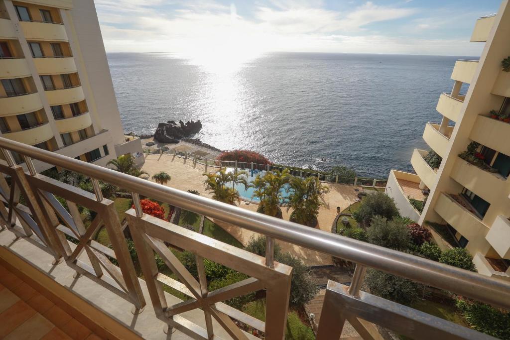 - un balcon offrant une vue sur l'océan dans l'établissement Marvelous Ocean View, à Funchal