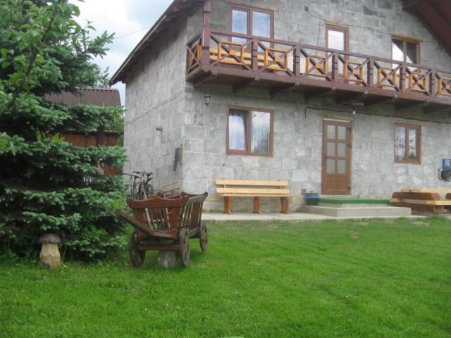 Κήπος έξω από το Бацули