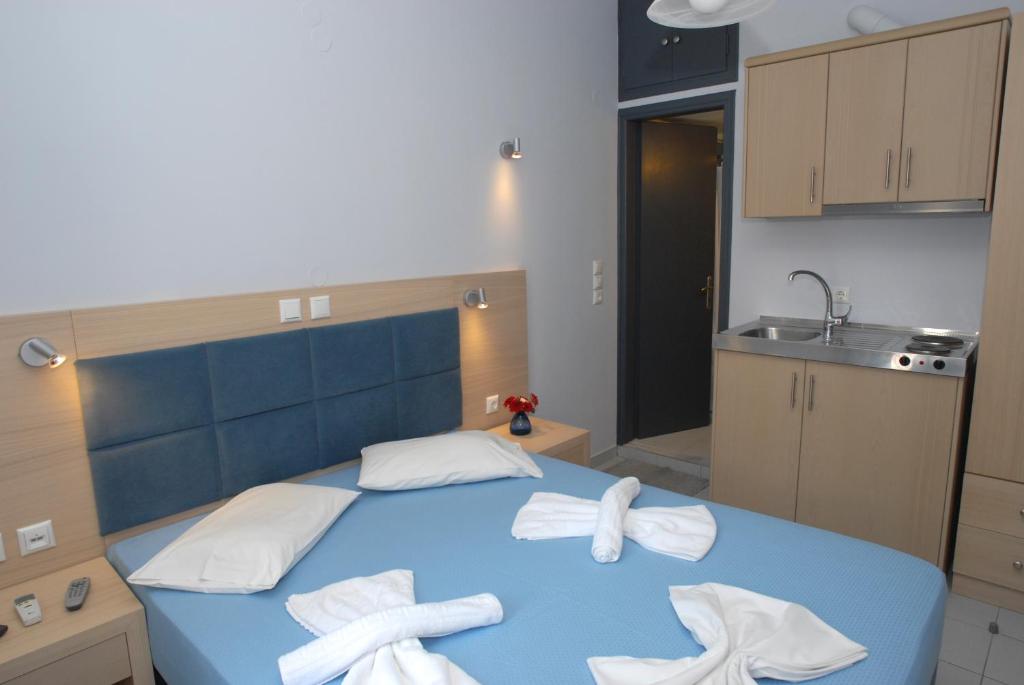 Letto o letti in una camera di Irene ROOMS & STUDIOS PETRA