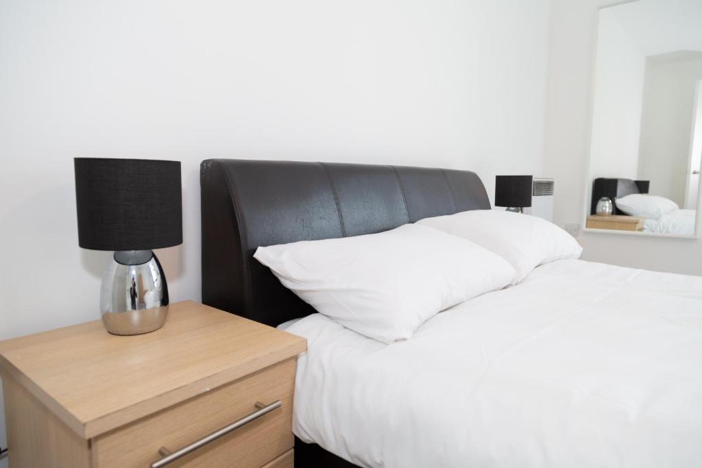 Serviced Apartment In Liverpool City Centre - Free Parking - 35 Kent St by Happy Days - Apt 4