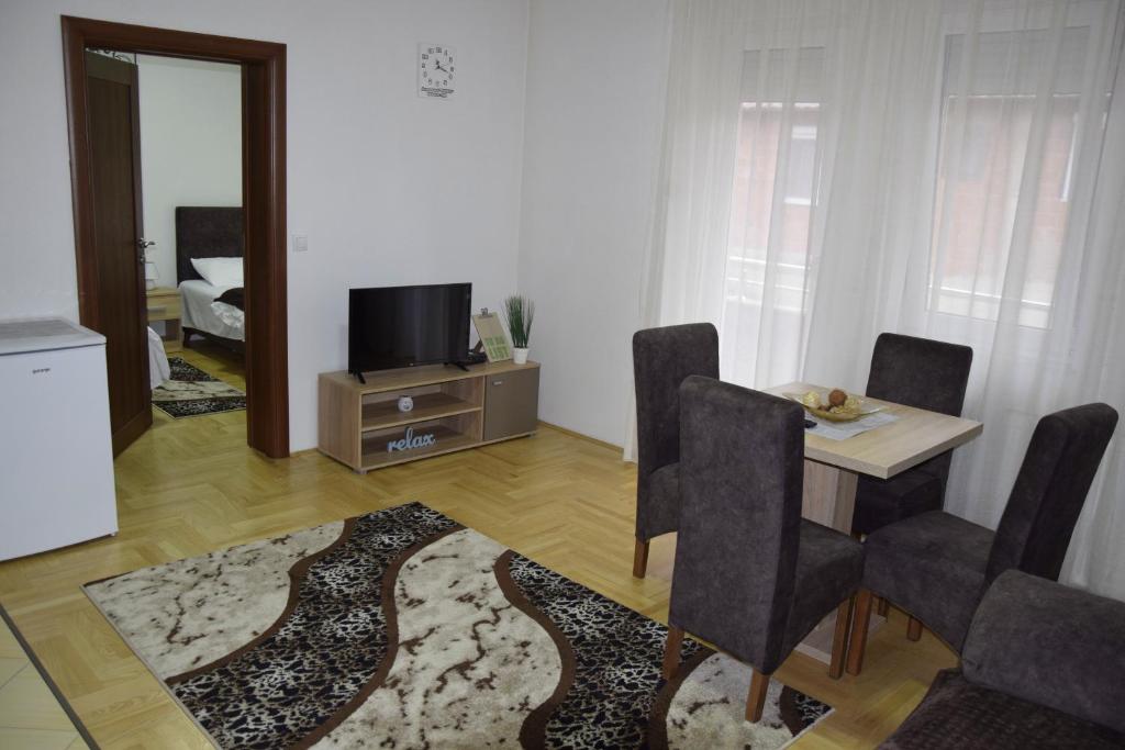 Apartmani Marić - Apartamento Con Balcón