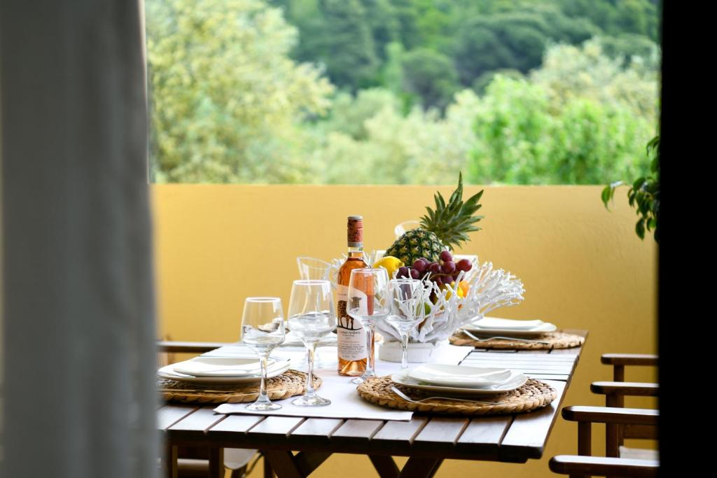 Nápoje v ubytování Anemi Superior Deluxe Suite
