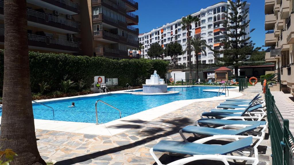 Swimmingpoolen hos eller tæt på nice apartment in hotel ronda 4 first beach line