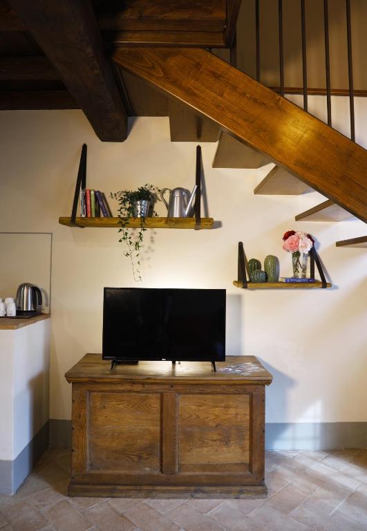 TV a/nebo společenská místnost v ubytování Podere Dell'Arco Country Charme