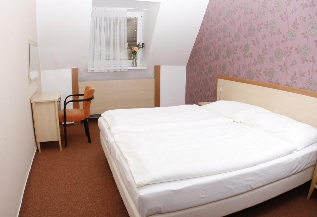 Postel nebo postele na pokoji v ubytování Wellness Hotel Diana