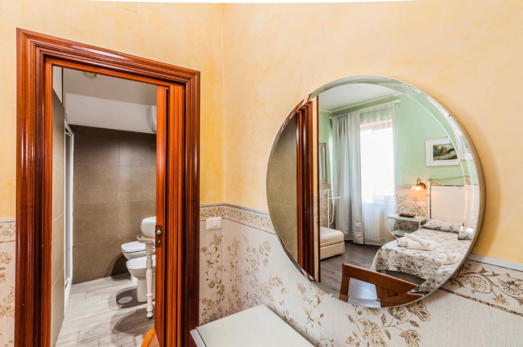 Koupelna v ubytování Albergo Della Corte