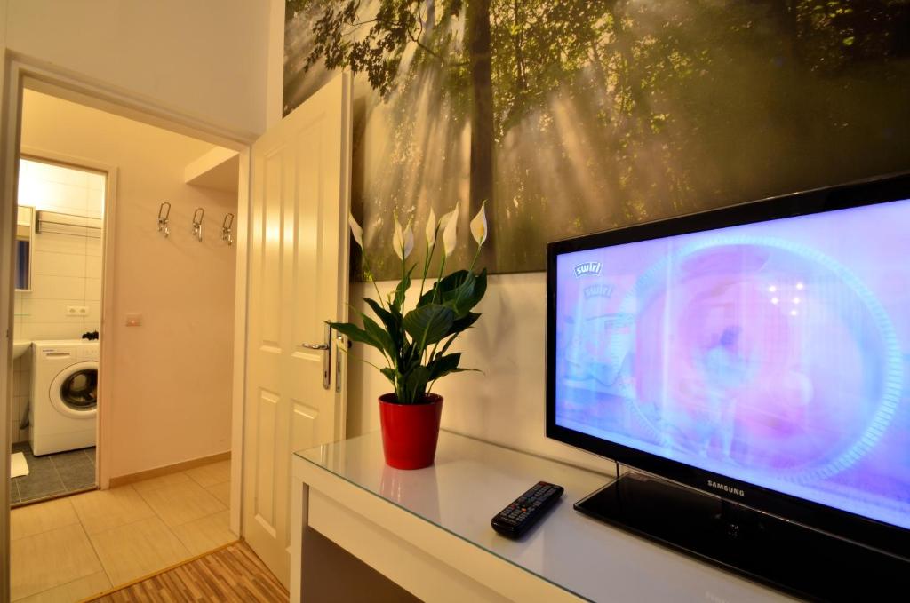 TV o dispositivi per l'intrattenimento presso AJO Apartments - Messe City Flat - Self-Check-in
