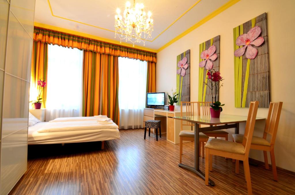 Letto o letti in una camera di AJO Apartments - Messe City Flat - Self-Check-in