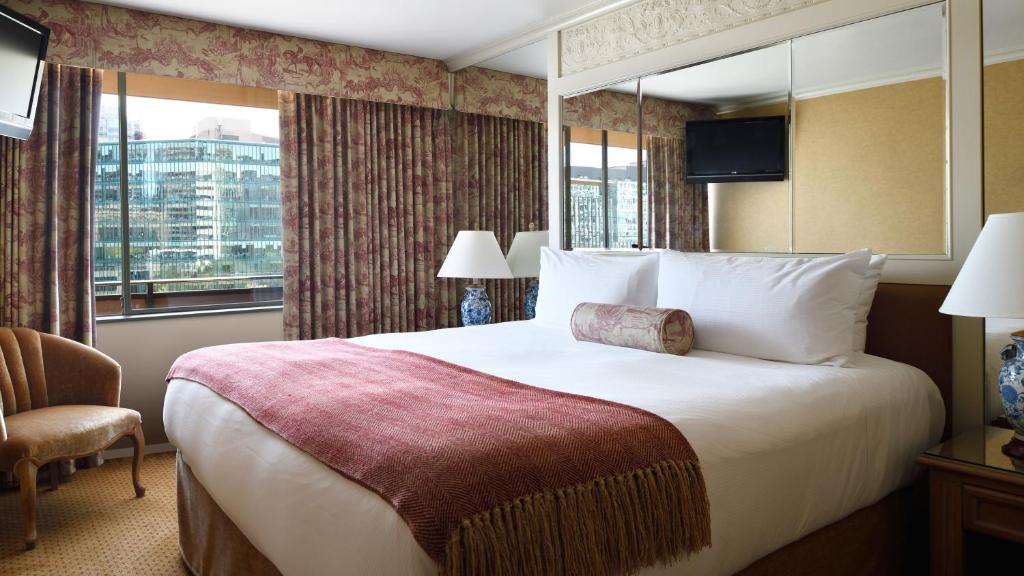 
Deluxe One-Bedroom Suite
