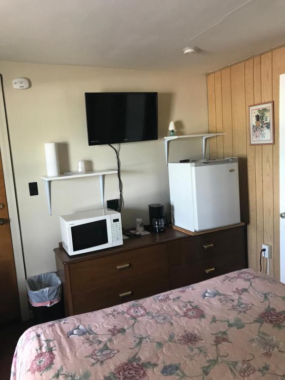 Kuchyň nebo kuchyňský kout v ubytování Evergreen Motel