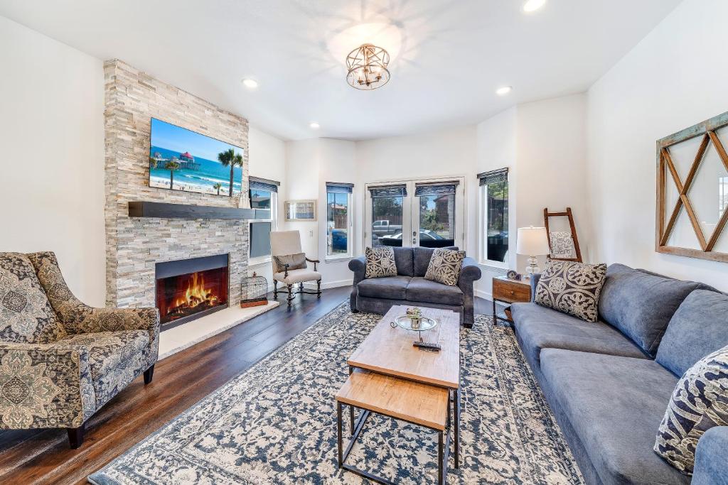 a living room with a couch and a fireplace at 6 THE WHITE HOUSE in Huntington Beach