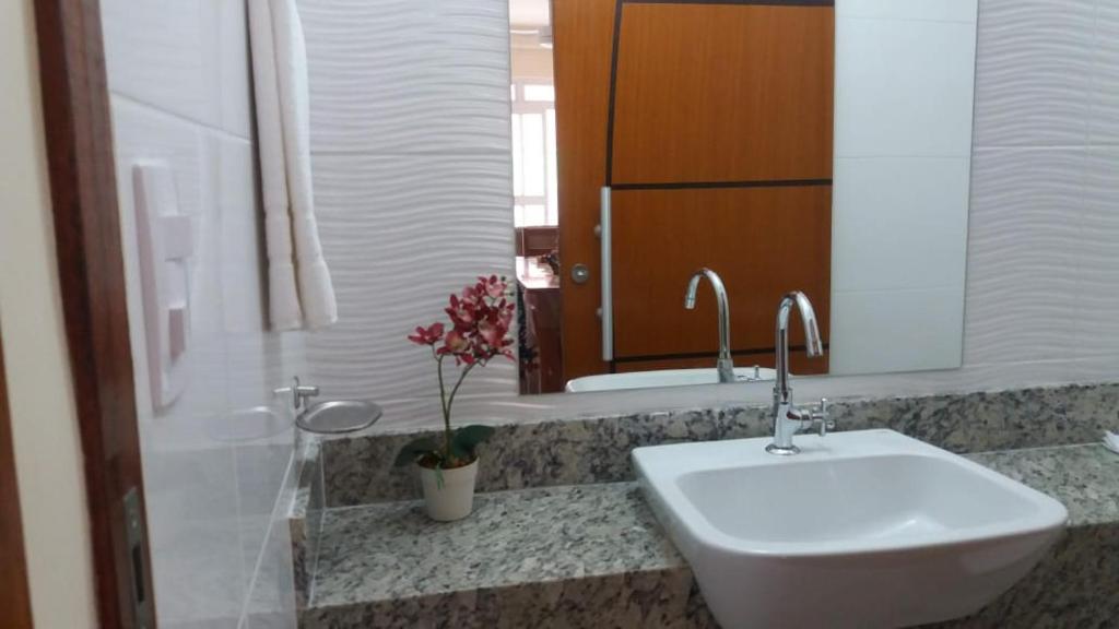  Apto. Novo 2 Suítes - 2min a pé da Praia Grande