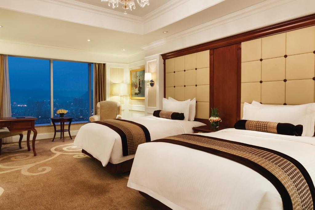 Postel nebo postele na pokoji v ubytování Kempinski Hotel Guiyang