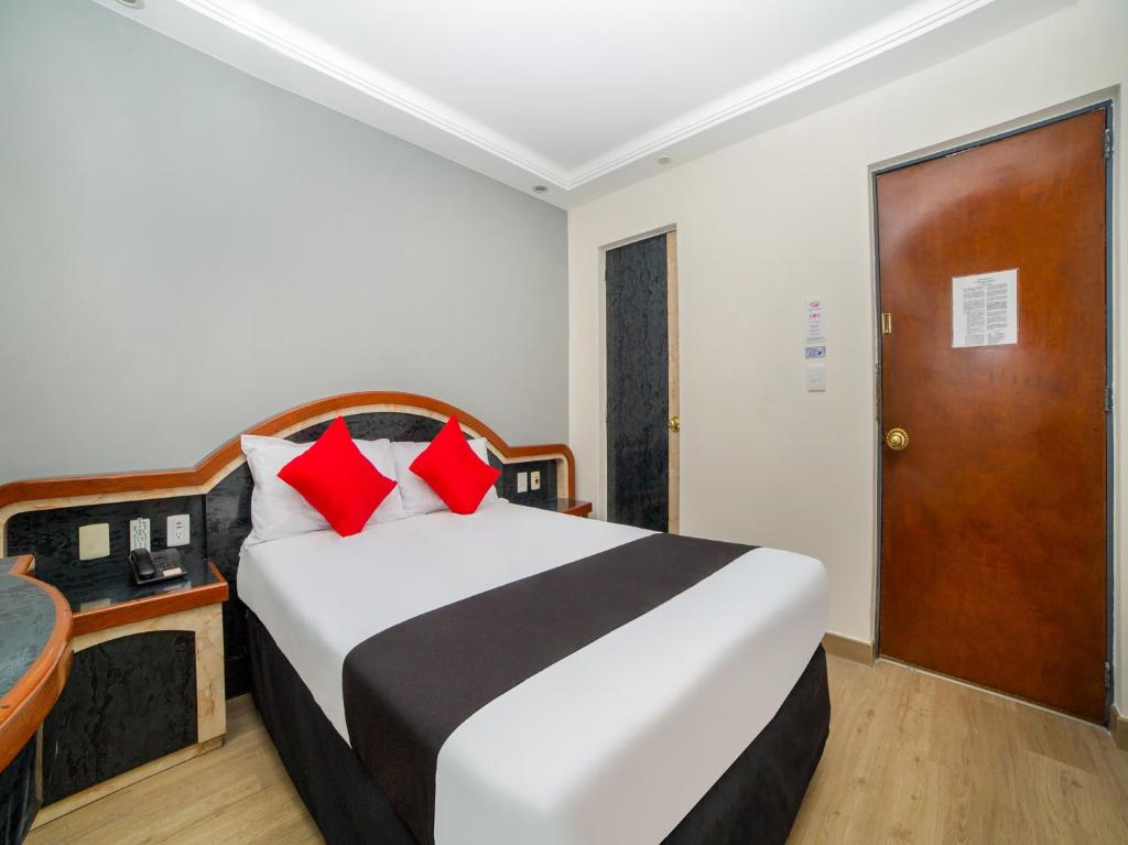 Postel nebo postele na pokoji v ubytování Hotel Monarca
