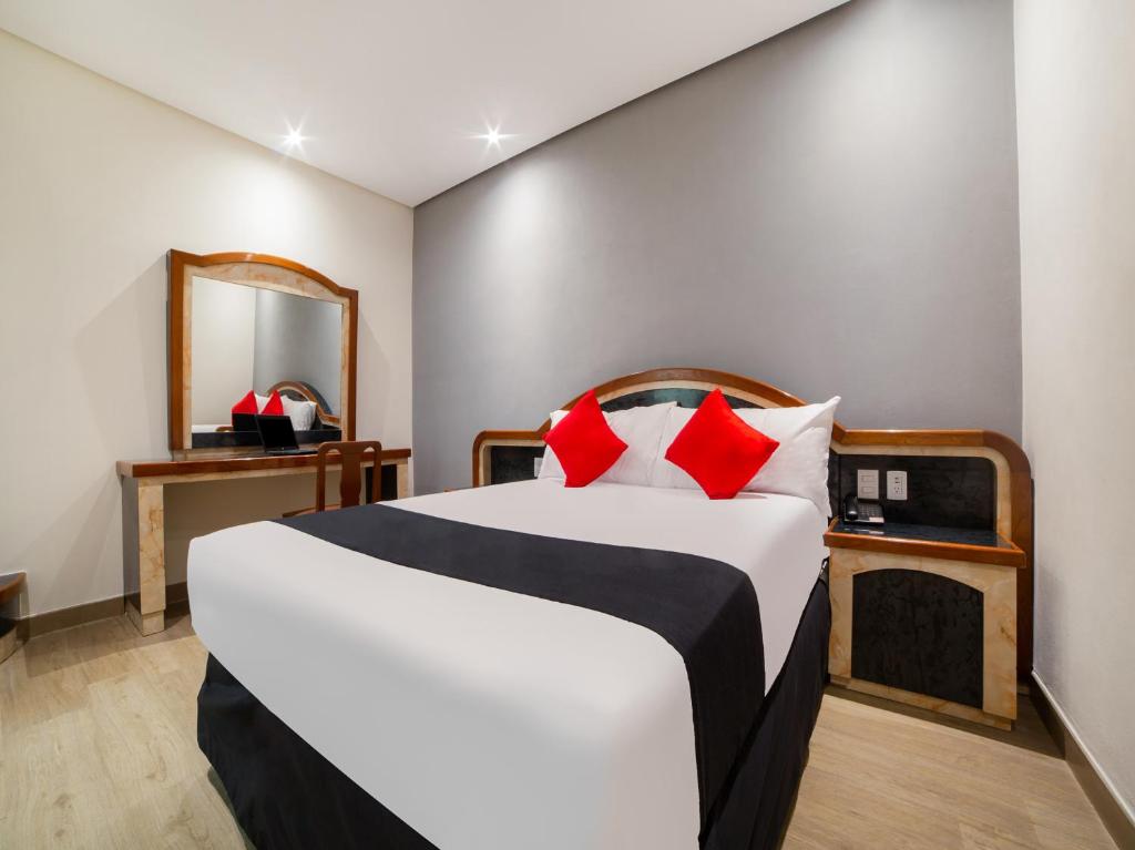 Postel nebo postele na pokoji v ubytování Hotel Monarca