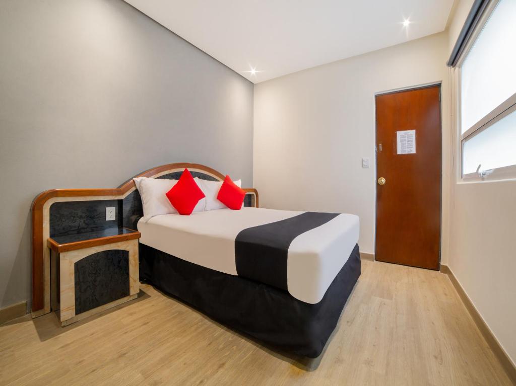 Postel nebo postele na pokoji v ubytování Hotel Monarca