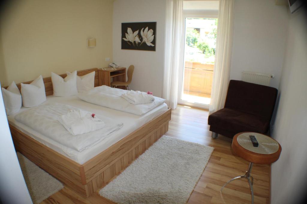 Postel nebo postele na pokoji v ubytování Hotel Etschquelle