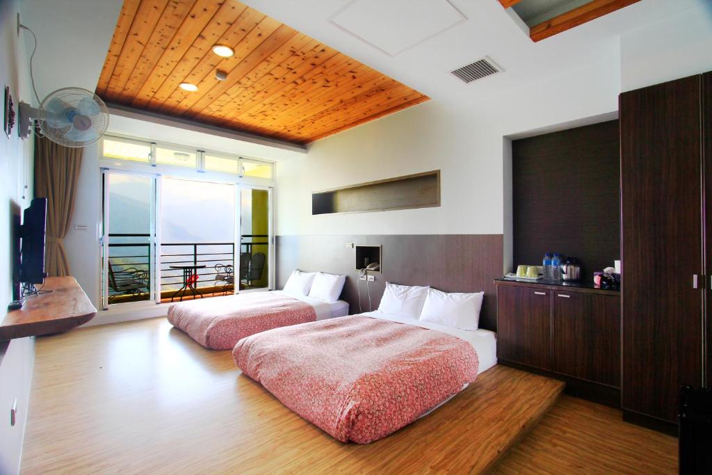 Sunnydale B&B - Quadruple Room With Mountain View