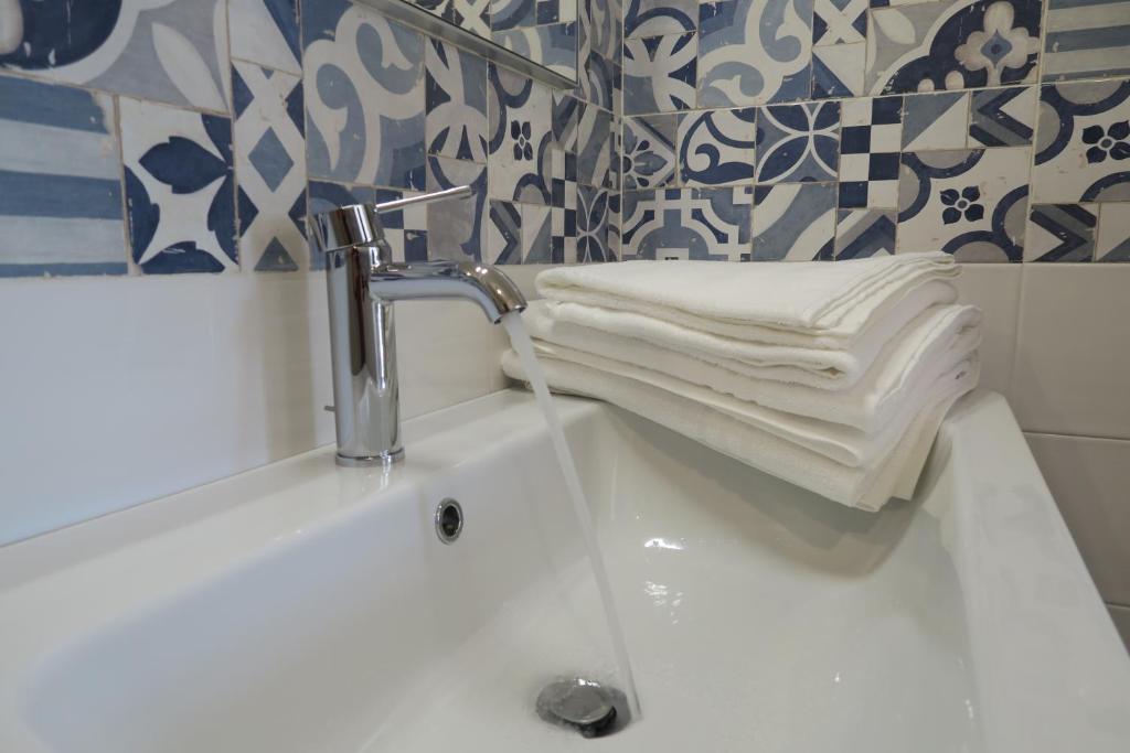 A bathroom at OASI DA VINCI
