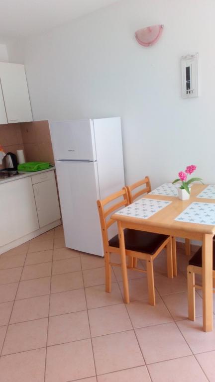 Kuchyňa alebo kuchynka v ubytovaní Apartments Jurić - Zablaće