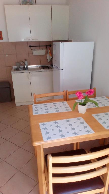 Kuchyňa alebo kuchynka v ubytovaní Apartments Jurić - Zablaće