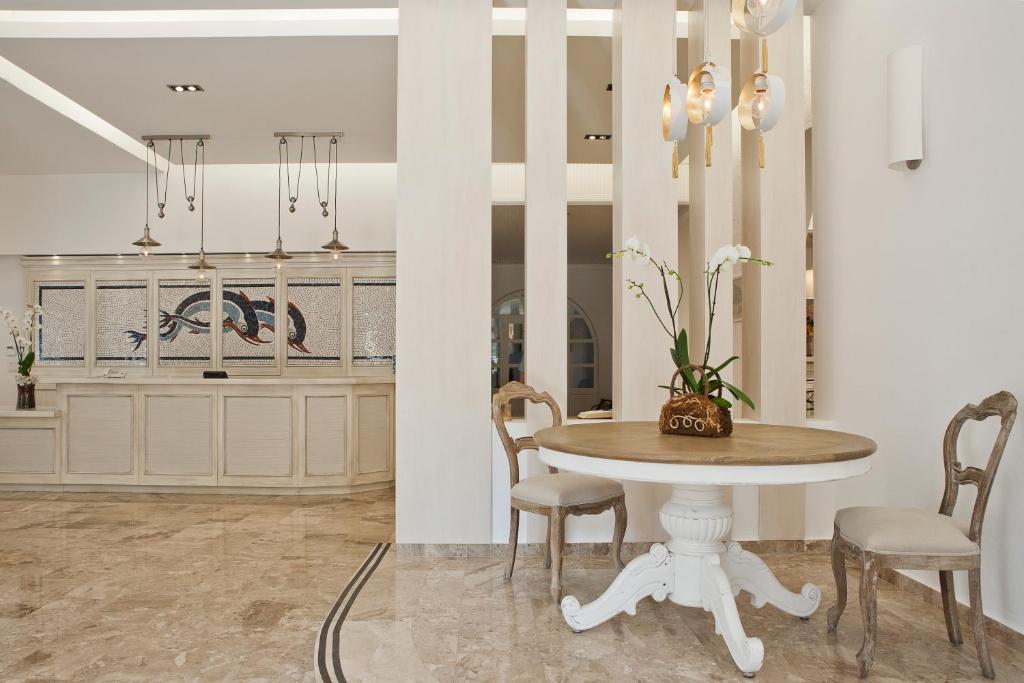 Fotografie z fotogalerie ubytování Kamari Hotel v destinaci Platis Gialos