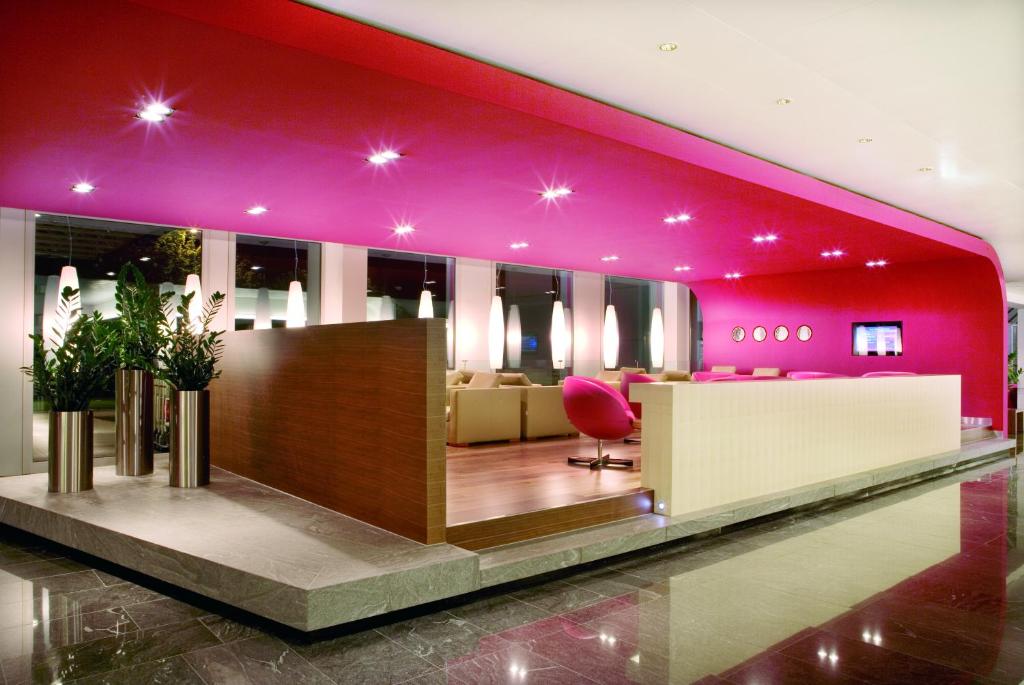 Posezení v ubytování Mövenpick Hotel Zurich Airport