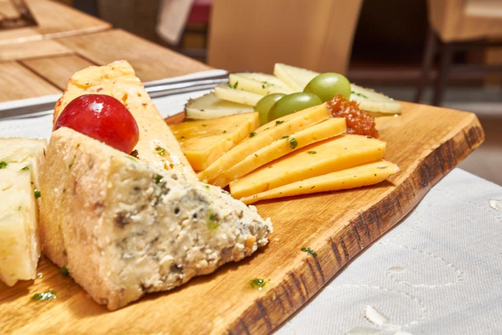 Comida en o cerca de este hotel