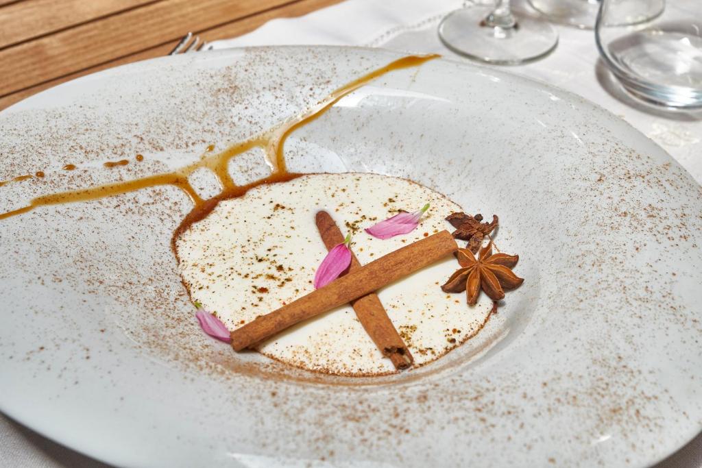 Comida en o cerca de este hotel