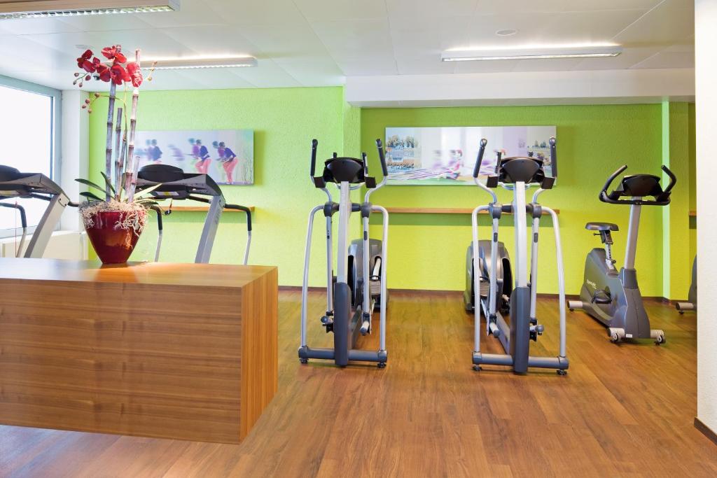 Fitness centrum a/nebo fitness zařízení v ubytování Mövenpick Hotel Zurich Airport