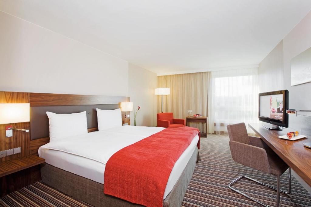 Postel nebo postele na pokoji v ubytování Mövenpick Hotel Zurich Airport