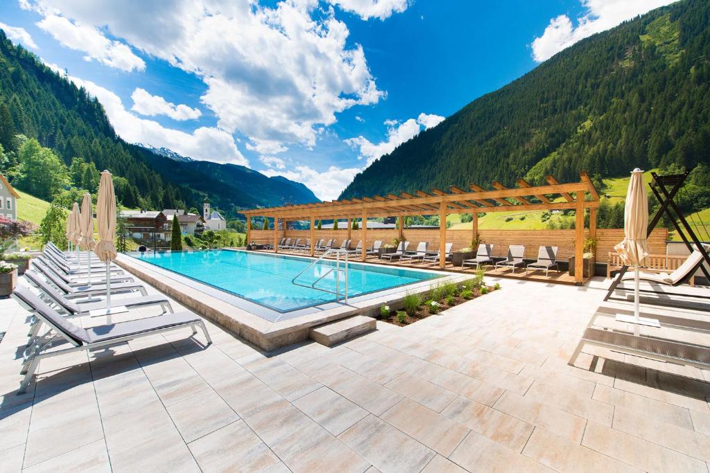 Nespecifikovaný výhled na hory nebo výhled na hory při pohledu z hotelu