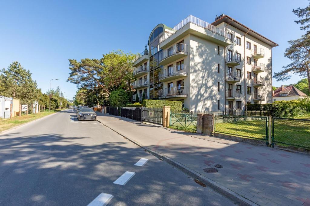 a car parked on a street in front of a building at Apartamenty Żeromskiego 29 by Renters in Świnoujście