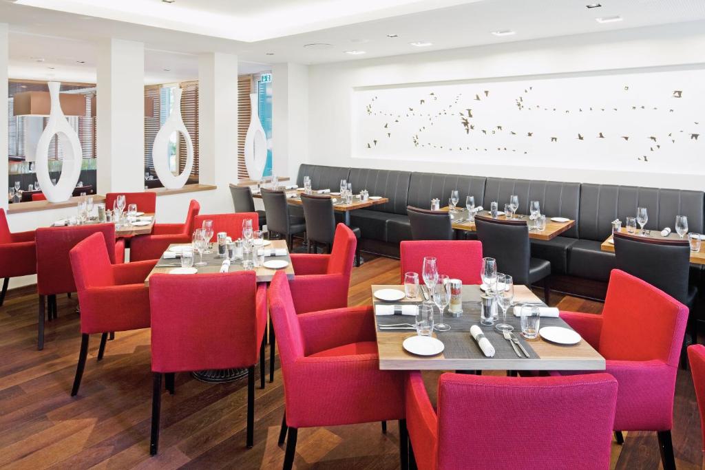 Restaurace v ubytování Mövenpick Hotel Zurich Airport