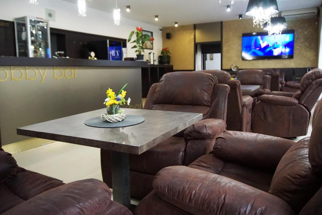 TV a/nebo společenská místnost v ubytování Hotel Corona