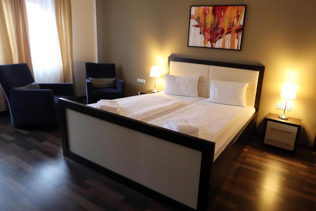Postel nebo postele na pokoji v ubytování Hotel Corona
