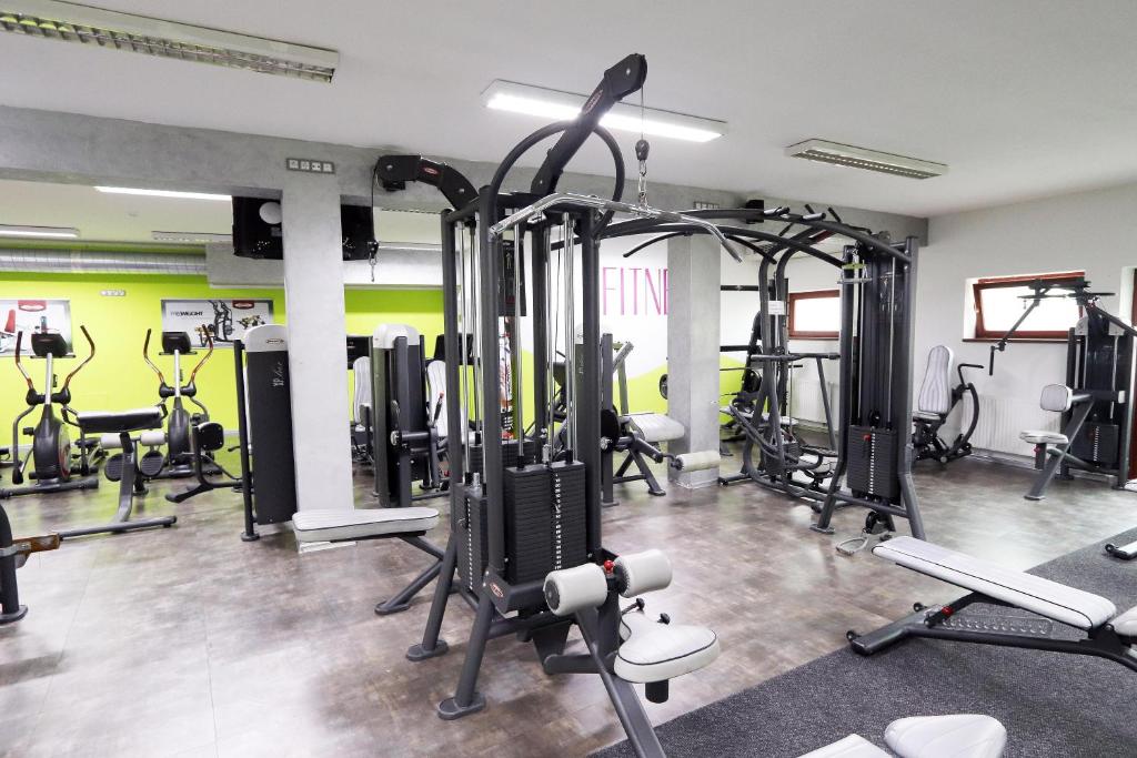 Fitness centrum a/nebo fitness zařízení v ubytování Hotel Corona