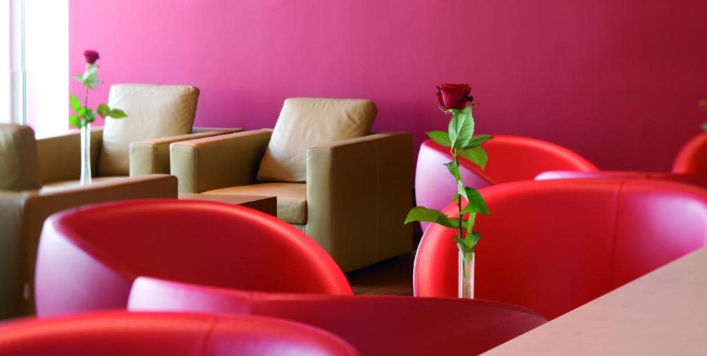 Posezení v ubytování Mövenpick Hotel Zurich Airport