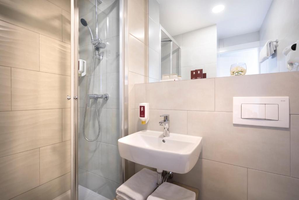 Koupelna v ubytování Remisens Hotel Epidaurus-All inclusive