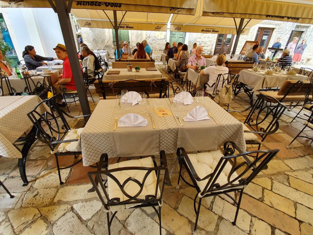 Restaurant o un lloc per menjar a Hotel Rendez Vous
