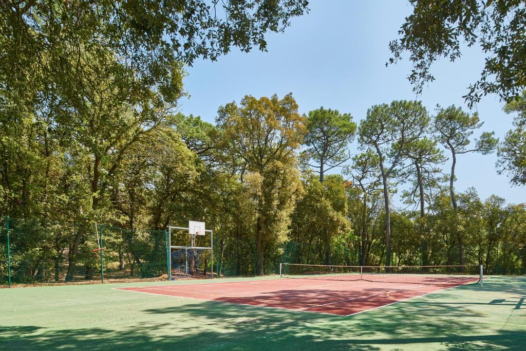Tênis e/ou squash em Club Vacances Bleues Les Jardins De l'Atlantique ou nos arredores