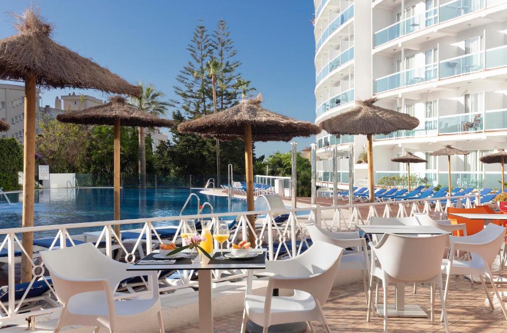Bazén v ubytování Hotel Palia Las Palomas nebo v jeho okolí