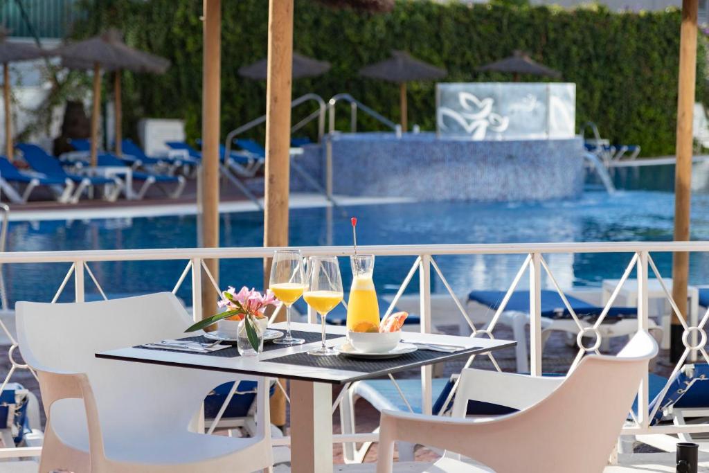 Bazén v ubytování Hotel Palia Las Palomas nebo v jeho okolí