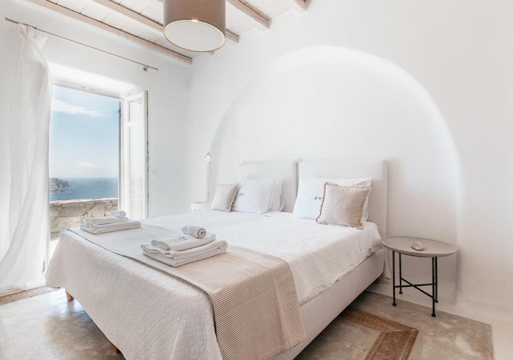 Postel nebo postele na pokoji v ubytování Diana Villa Mykonos