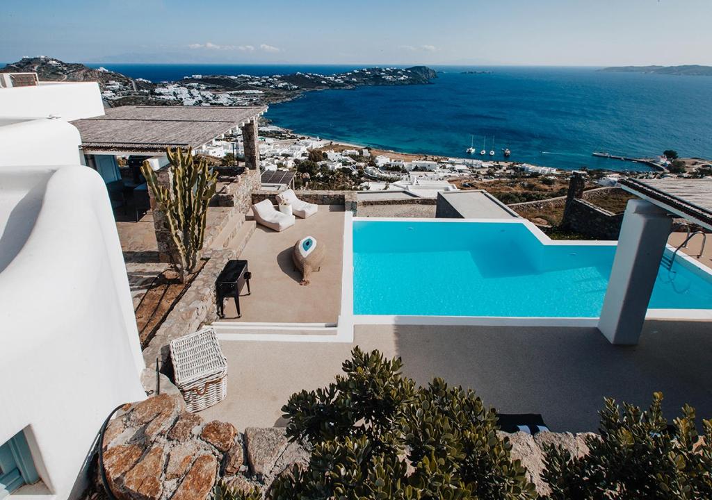 Bazén v ubytování Diana Villa Mykonos nebo v jeho okolí