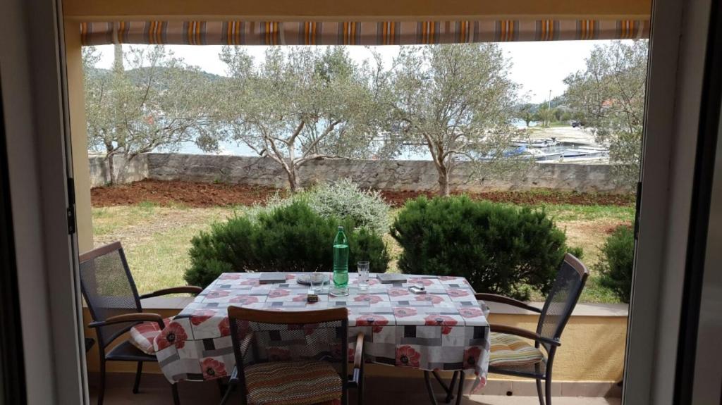 Vonkajšia záhrada v ubytovaní Apartment in Vinišce with Seaview, Balcony, Air condition, WIFI (4752-2)