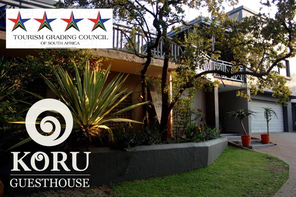 una señal para una casa de huéspedes korn en Koru Guesthouse, en Pretoria