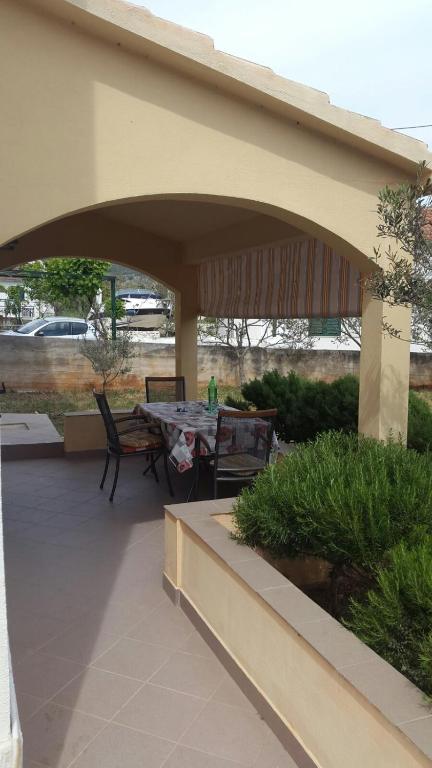 Vonkajšia záhrada v ubytovaní Apartment in Vinišce with Seaview, Balcony, Air condition, WIFI (4752-2)